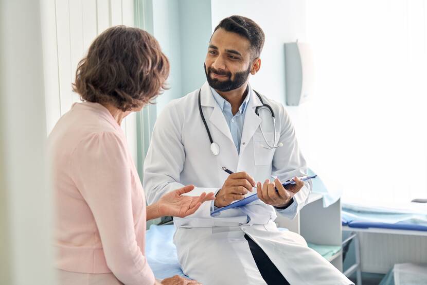 Dokter in gesprek met patiënt